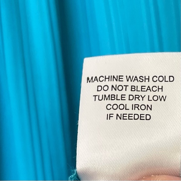 Pink & Lime Women’s Size 3X Cold Shoulder pleated Blue fabric with Gold chain - Picture 6 of 9